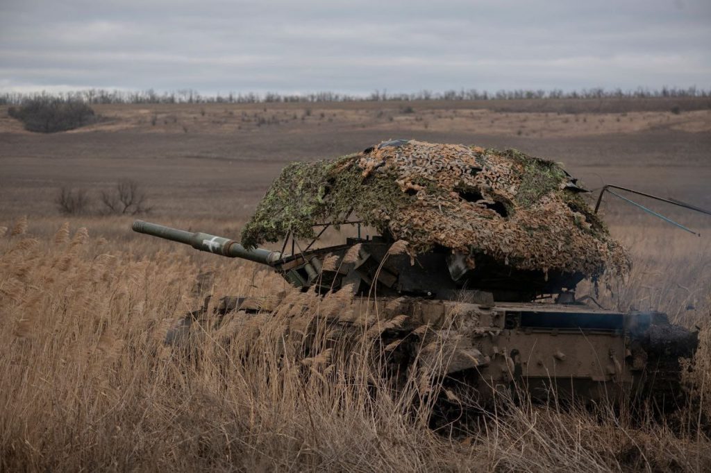 Украинский Т-64БВ обр. 2017 г. с царским мангалом над своей башней