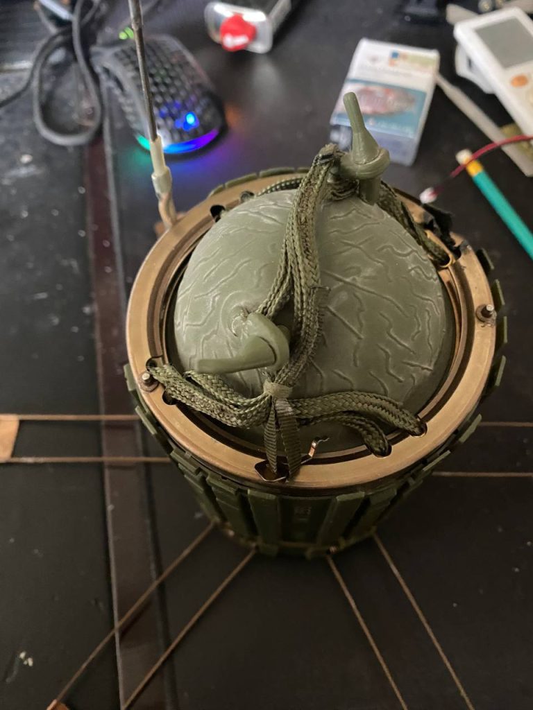 Разбор немецкой противотанковой мины DM1399, запускаемой дистанционно при помощи кассетных боеприпасов AT2 SCATMIN, запускаемых из РСЗО MARS-II (M270B)