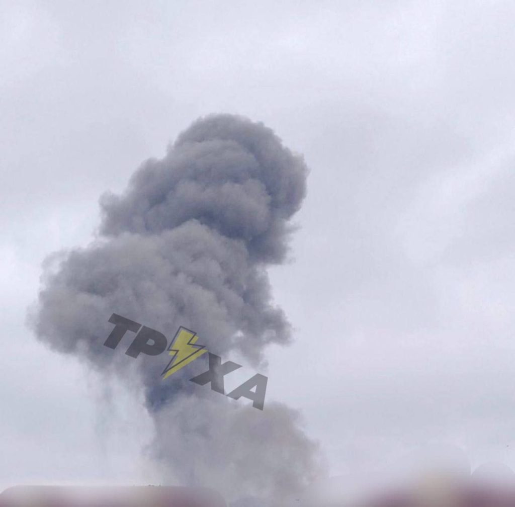 Дым на месте двух прилётов в Харькове
