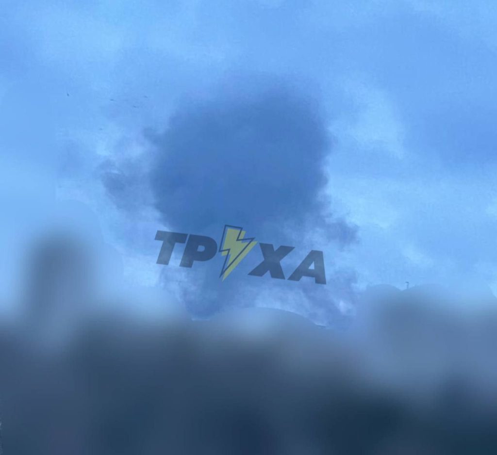 Дым на месте двух прилётов в Харькове