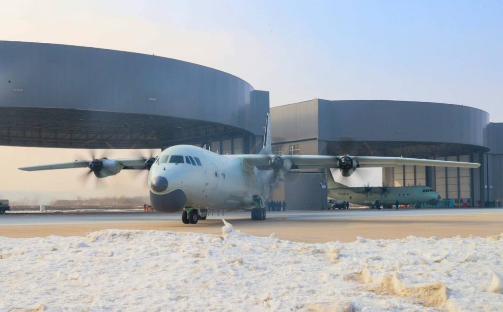 Противолодочные самолеты Кунцянь-200 ВМС НОАК разместились в новеньких ангарах на аэродроме Лайян