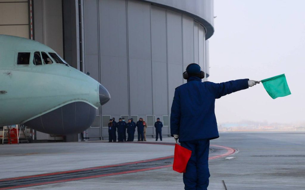 Противолодочные самолеты Кунцянь-200 ВМС НОАК разместились в новеньких ангарах на аэродроме Лайян