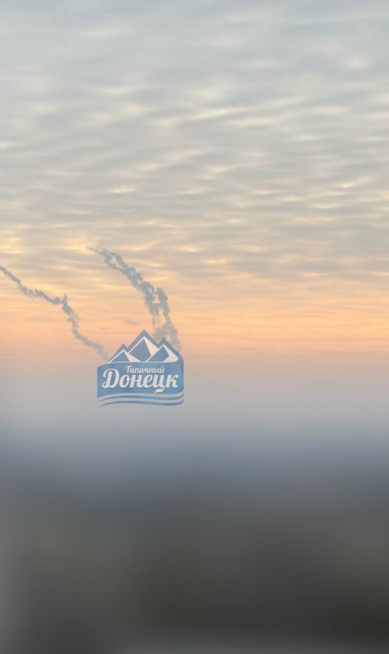 Враг атаковал Макеевку, ударив по магазину, убив и ранив жителей