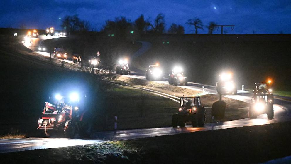 "Наблюдаем со злобным интересом": Медведев о парализовавших Германию забастовках