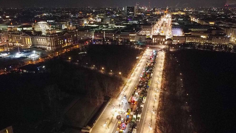 "Наблюдаем со злобным интересом": Медведев о парализовавших Германию забастовках