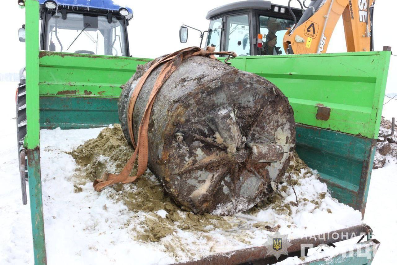 Украинская полиция публикует кадры ликвидации, как утверждается, боевой части российской сверхзвуковой крылатой ракеты Х-32, которая потерпела крушение