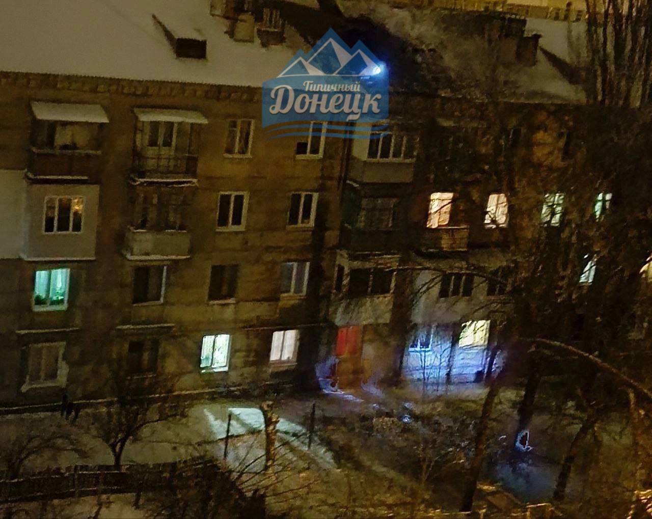 "Лежи, брат!" — жуткие кадры из Донецка, люди попали под залп РСЗО, нанесенный по домам, детским садам, школе и автобусу