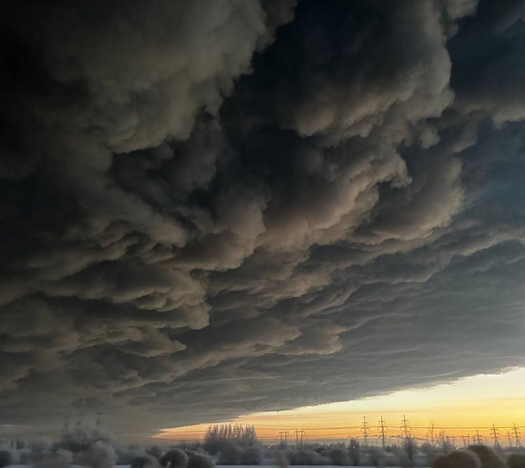 Апокалиптические картины пожара на складе "Вайлдберис" под Питером