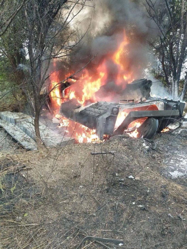 Уничтоженная летом 2023 года в Пологовском районе Запорожской области украинская БМП M2A2 ODS-SA Bradley с КДЗ BRAT