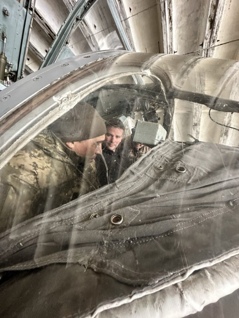 Депутат Бундестага Маркус Фабер посетил украинскую авиабазу Староконстантинов