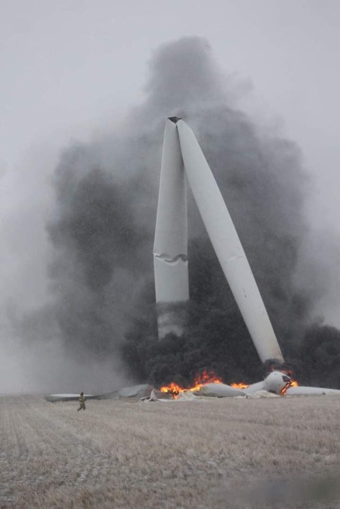 Ветряная турбина в северном Колорадо приуныла