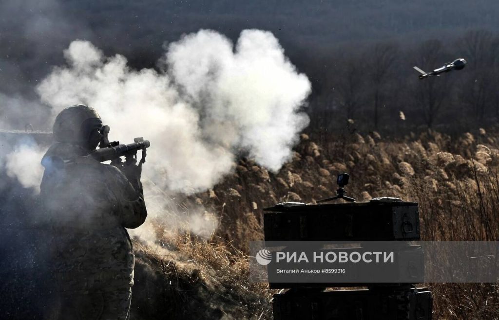 Боевая подготовка бойцов морской пехоты Тихоокеанского флота на одном из полигонов в Приморском крае
