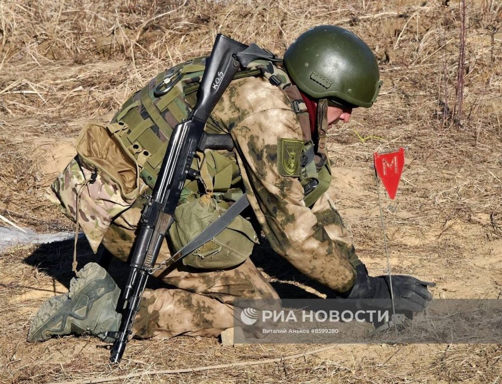 Боевая подготовка бойцов морской пехоты Тихоокеанского флота на одном из полигонов в Приморском крае