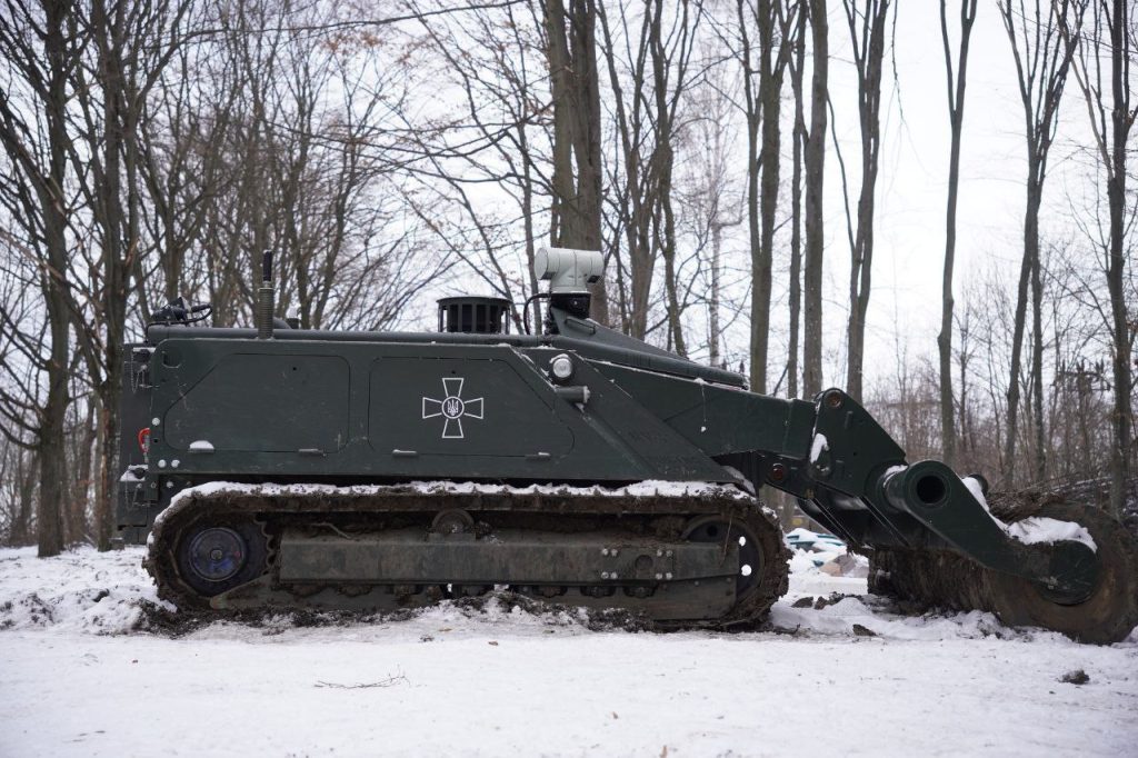 Использование украинскими военными робототехнического комплекса разминирования MV-4 производства хорватской компании DOK-ING