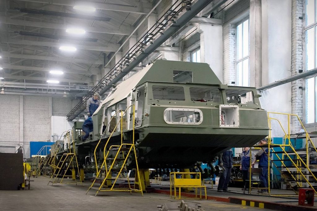 Липецкий механический завод (ООО «ЛМЗ») выполнил обязательства 2023 года на поставку самоходных гусеничных шасси (СГШ) в адрес заказчика