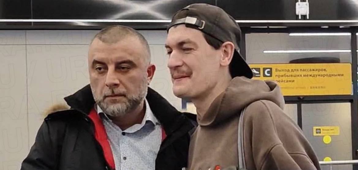 В Россию вернулся комик-предатель Александр «Я узкий» Гудков, выступающий в поддержку Украины