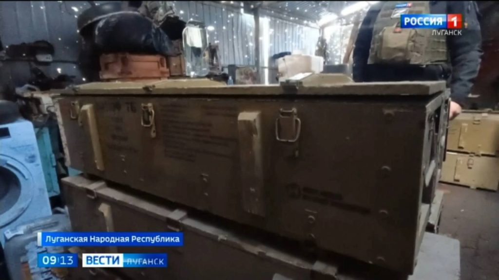 Оператор ПТРК работает ракетами 9М133М-2 с максимальной дальностью пуска 8000 метров