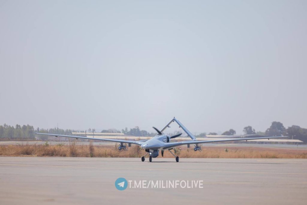 Разведывательно-ударные БПЛА Bayraktar TB2 ВВС Мали с подвешенными термобарическими бомбами MAM-L