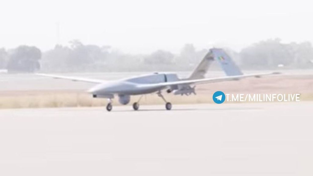 Разведывательно-ударные БПЛА Bayraktar TB2 ВВС Мали с подвешенными термобарическими бомбами MAM-L