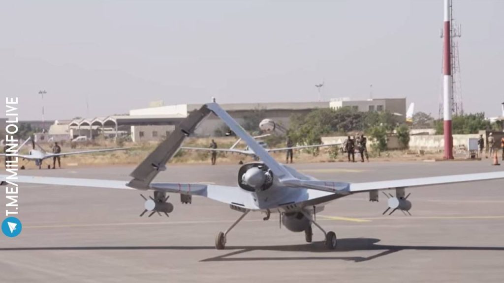 Разведывательно-ударные БПЛА Bayraktar TB2 ВВС Мали с подвешенными термобарическими бомбами MAM-L