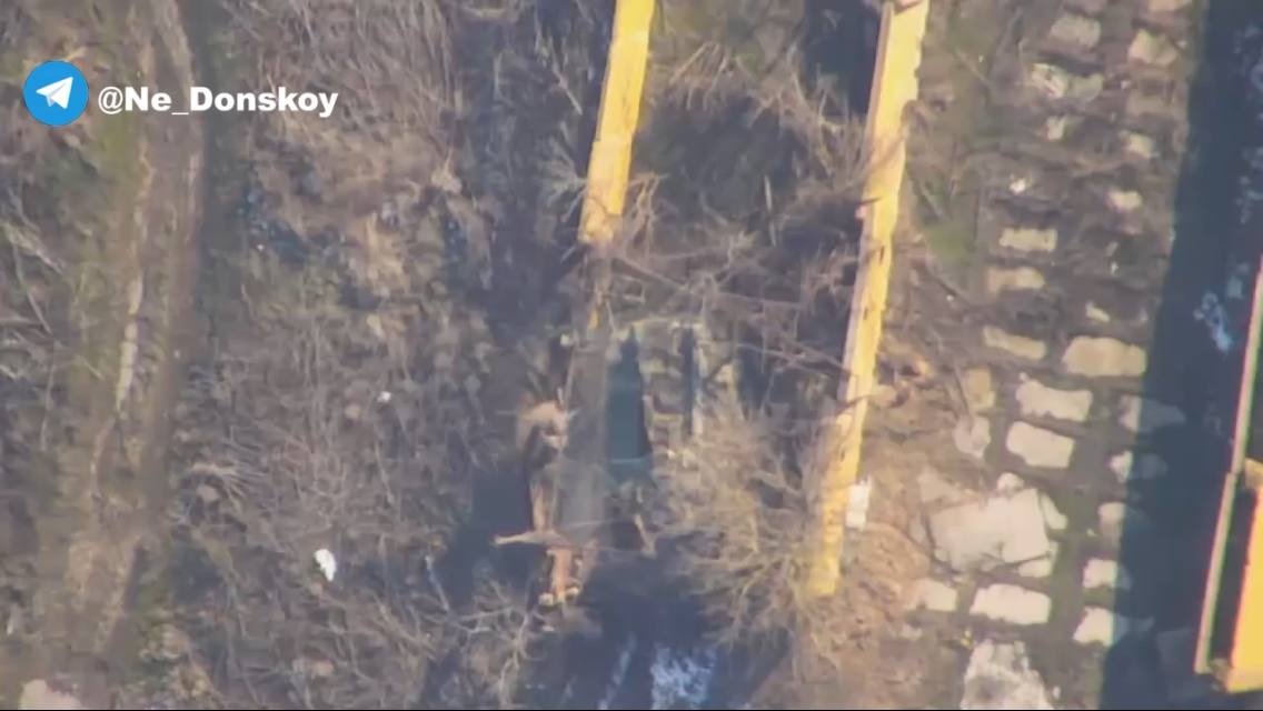 2С1 Гвоздика - поражена. Близ трассы M17, севернее пгт. Антоновка Херсонской области