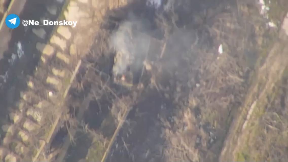 2С1 Гвоздика - поражена. Близ трассы M17, севернее пгт. Антоновка Херсонской области