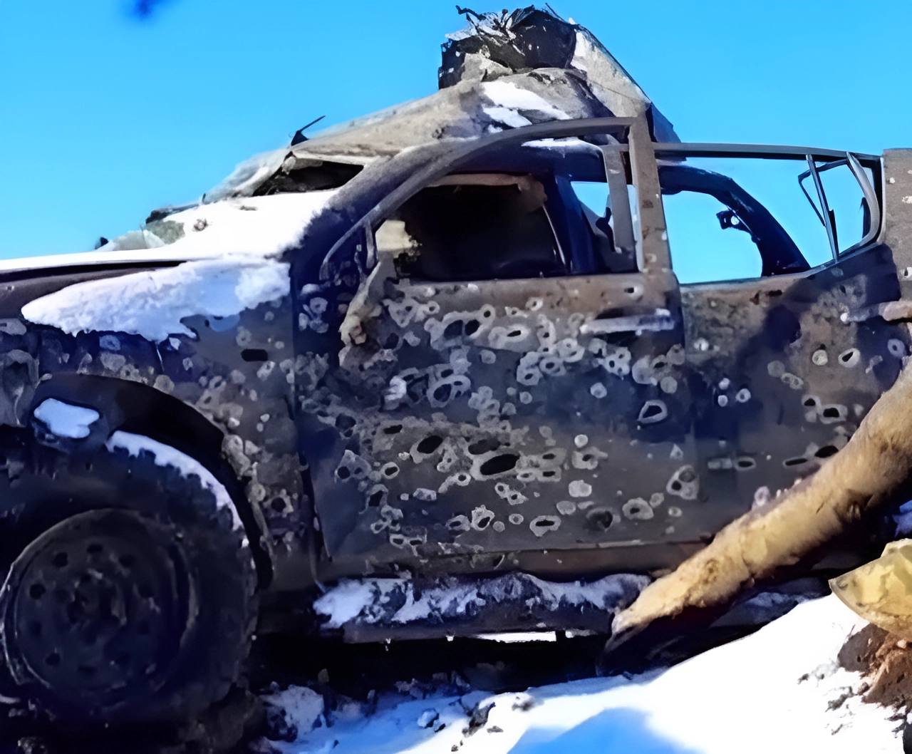 Пикап Mitsubishi L200 IV попал под артиллерийский удар