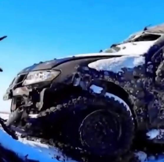 Пикап Mitsubishi L200 IV попал под артиллерийский удар