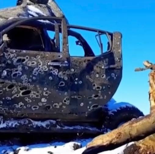 Пикап Mitsubishi L200 IV попал под артиллерийский удар