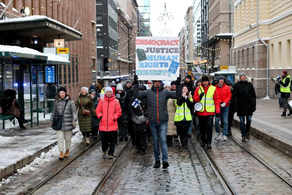 В Хельсинки прошел митинг против закрытия границ с Россией
