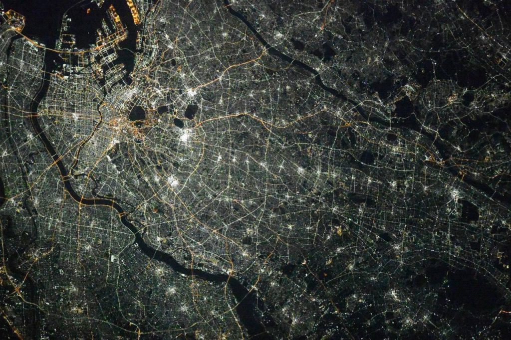 Командир отряда космонавтов Роскосмоса, Олег Кононенко, поделился очередными снимками ночных городов