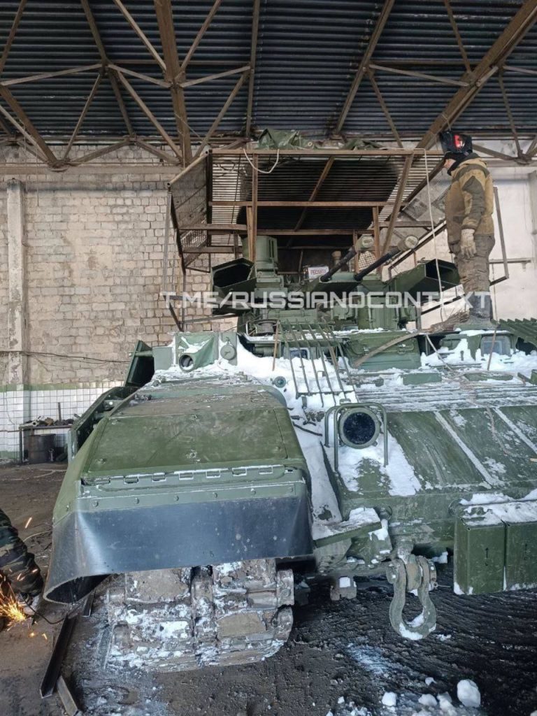 БМПТ «Терминатор» с эпичным защитным козырьком