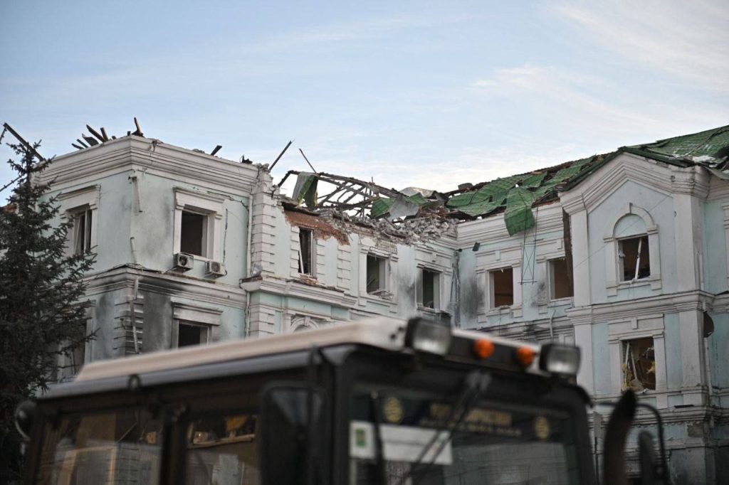 Последствия одного из вчерашних прилетов в Харькове