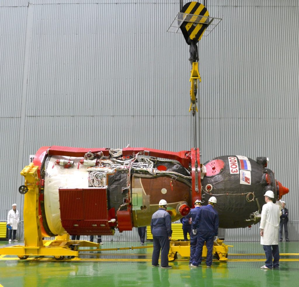 На Байконуре готовят к старту пилотируемый корабль "Союз МС-25"