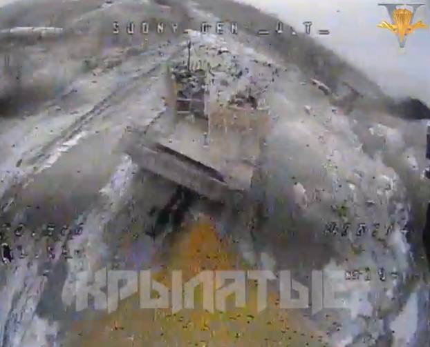 Т-64БВ - уничтожен. Близ трассы T0505, южнее города Часов Яр Донецкой области