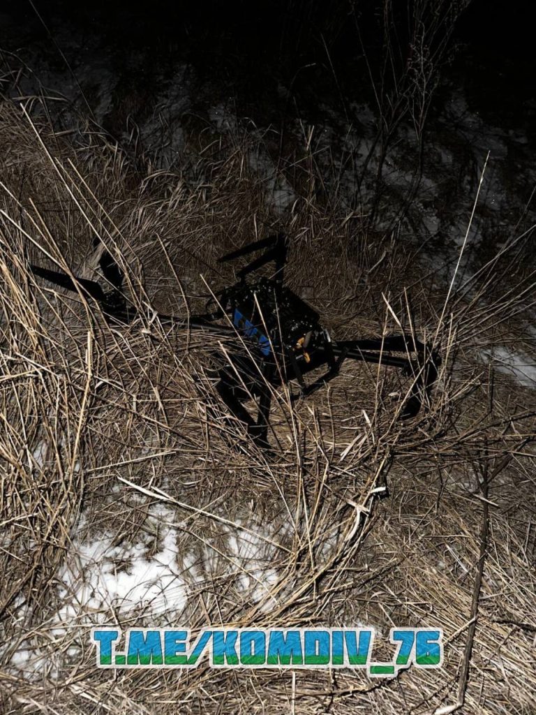 Снайпер из 76-й десантно-штурмовой дивизии ВДВ с позывным «Палач» сбил из винтовки Lobaev Arms TSVL-8 М4 «Антиматерия» два гексакоптера («Баба Яга») ВСУ