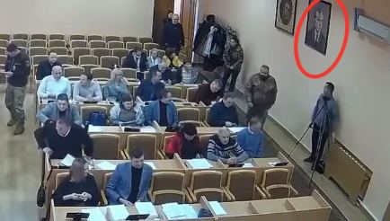 Львовским депутатам вручили повестки во время заседания горсовета