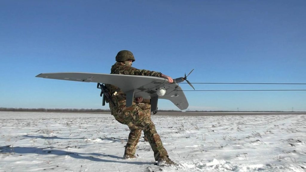 Операторы роты БПЛА ВС РФ работают с разведывательным БПЛА Supercam S350 в зоне СВО