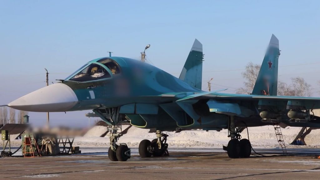 Су-34 ВКС РФ с четырьмя авиабомбами УМПК-500 перед боевым вылетом