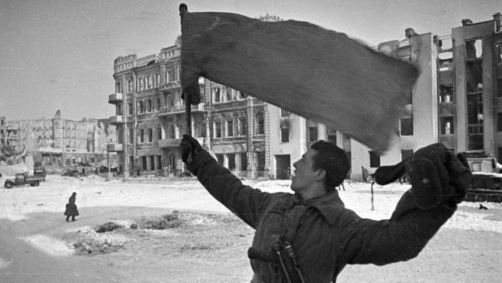 31 января 1943 года в Сталинграде принят ультиматум советского командования о немедленном прекращении огня и о полной капитуляции южной группы немецких войск. Капитуляция немецкой армии