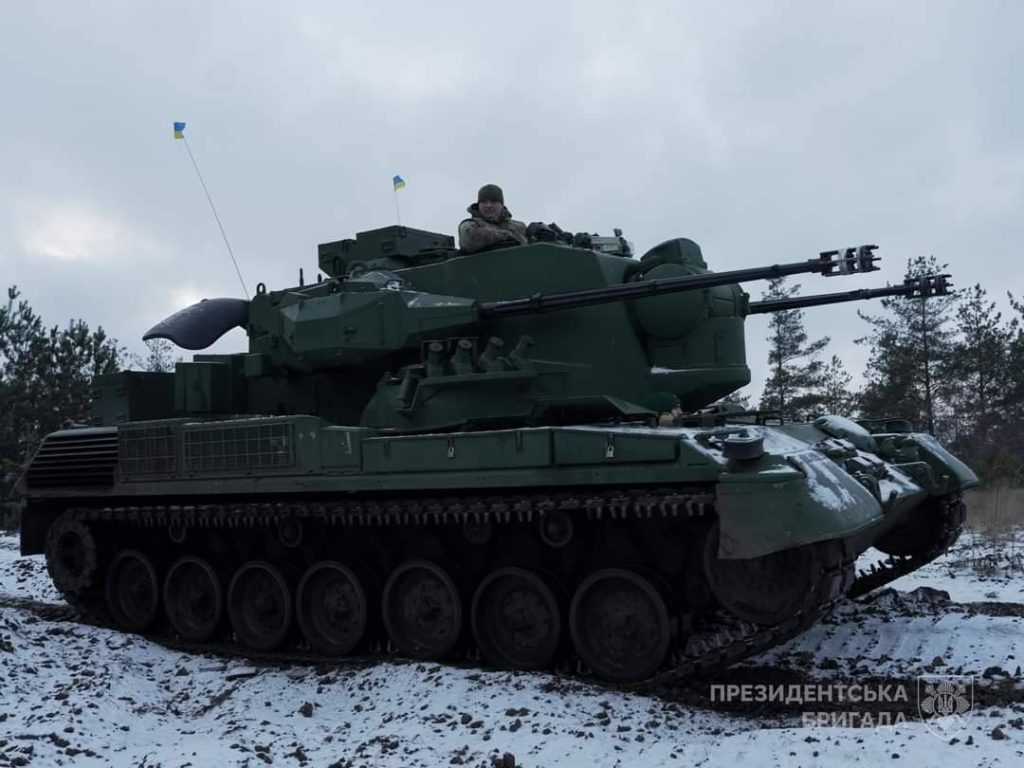 Немецкая ЗСУ "Гепард" ВСУ где-то в окрестностях Киева