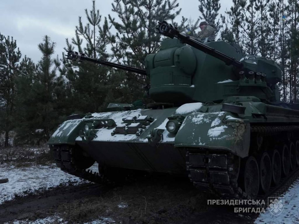Немецкая ЗСУ "Гепард" ВСУ где-то в окрестностях Киева