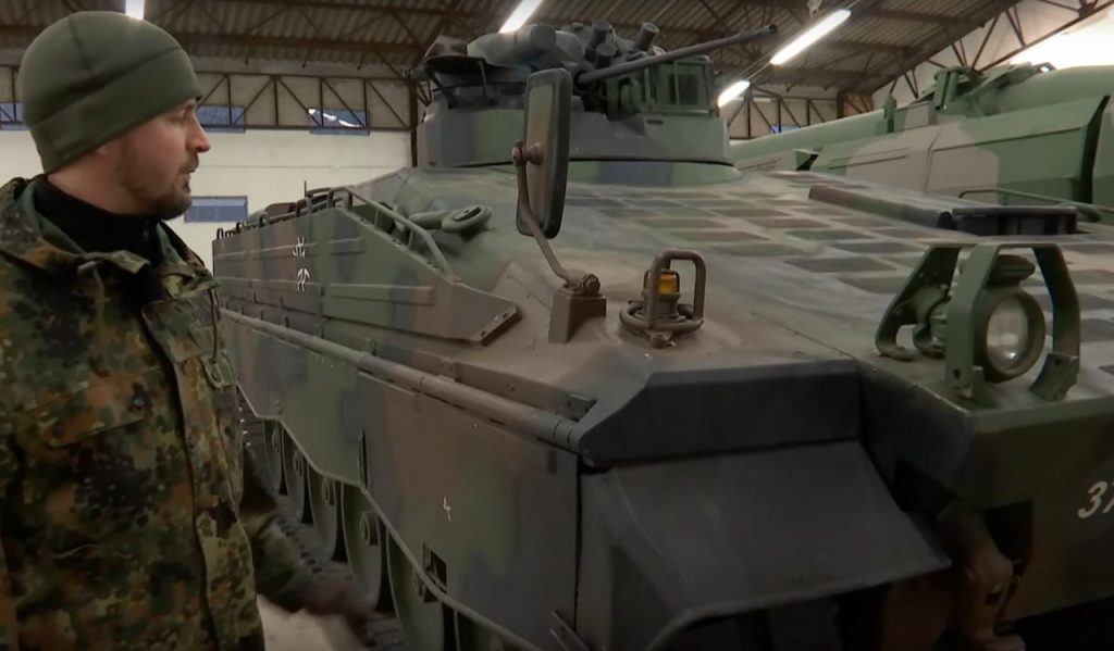 Примеры украинских макетов в лице немецкой БМП Marder 1A3 и РЛС AN/MPQ-53 из состава ЗРК Patriot