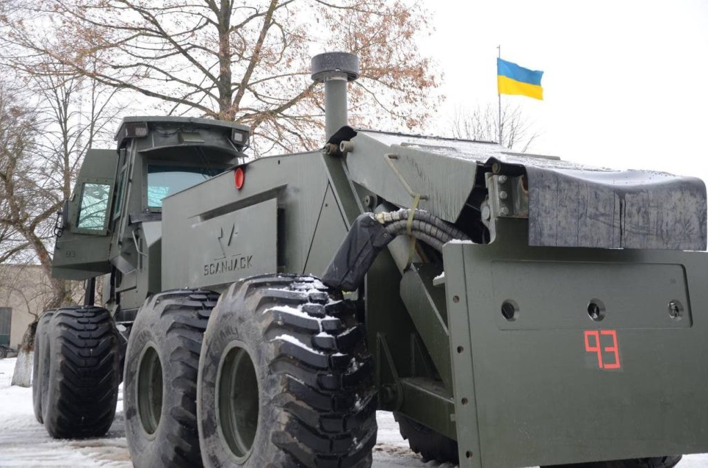 Шведская бронированная колесная машина разминирования ScanJack 3500 появилась на вооружении украинской армии