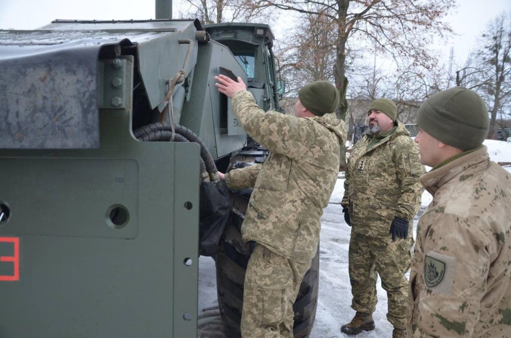 Шведская бронированная колесная машина разминирования ScanJack 3500 появилась на вооружении украинской армии