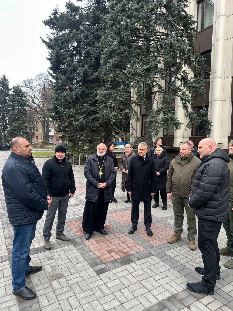 Украинские каналы: правительство Армении передали помощь госпиталю (не больнице) в Харькове