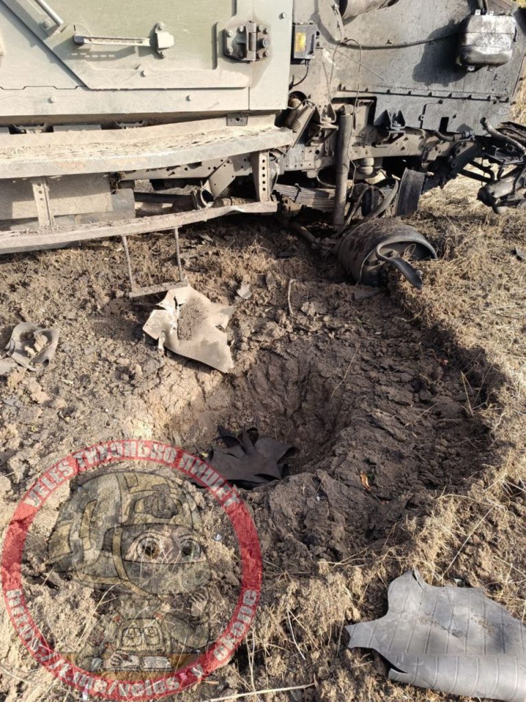 Бронеавтомобиль З-СТС «Ахмат» после подрыва на противотанковой мине