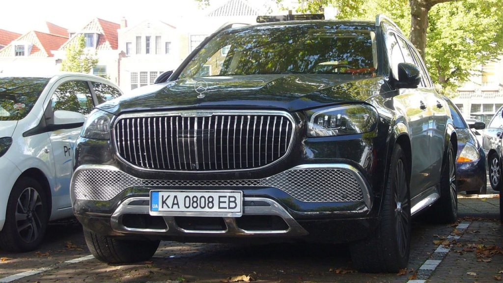 Украинских беженцев, передвигающихся по территории Австрии на автомобилях стоимостью выше €250 тыс., сложно считать нуждающимися в защите - евродепутат