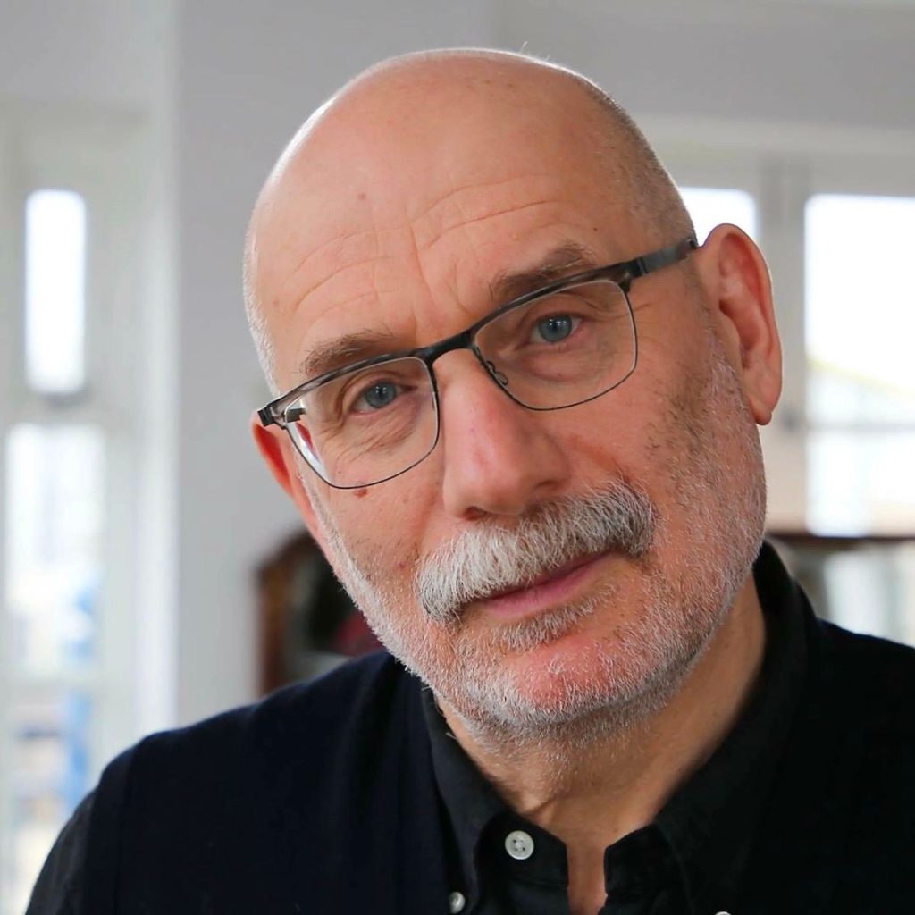 Писателя-иноагента Бориса Акунина объявили в международный розыск и заочно арестовали на два месяца