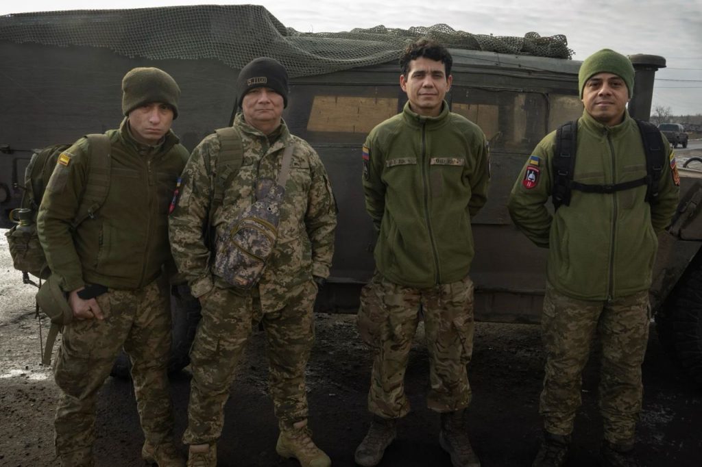 Фото некоторых бывших колумбийских военнослужащих, теперь воюющих в рядах украинской армии